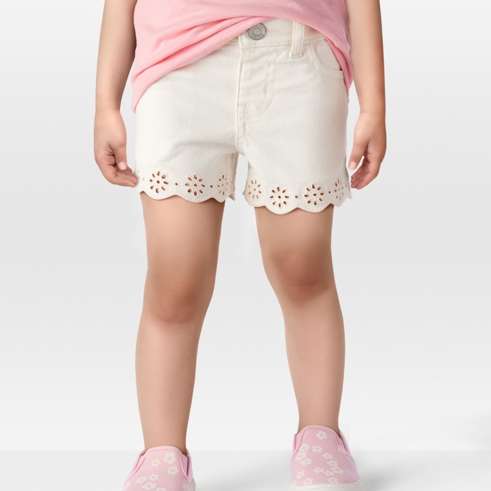 Carter's and OshKosh baby girl bundle 2 shorts + floral overall size 18 months - Picture 5 of 12